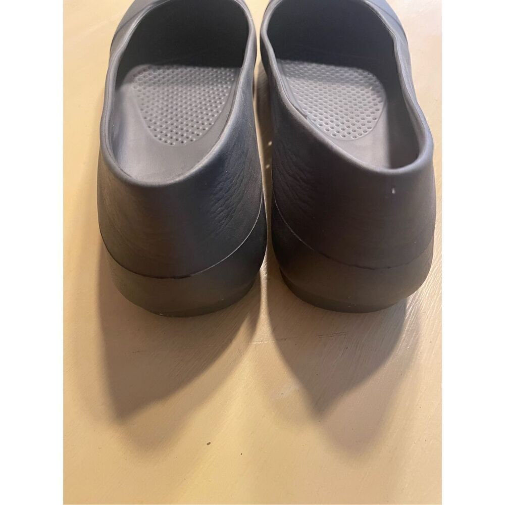 Crocs Gray Flats - Picture 4 of 7